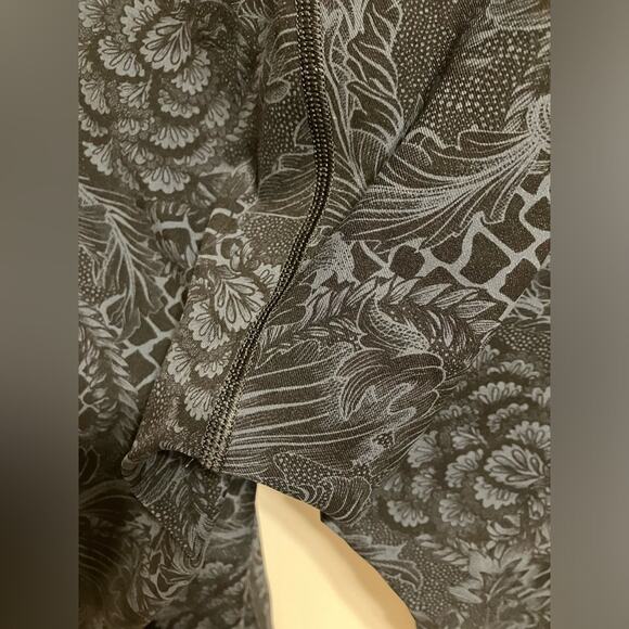 Lululemon Wunder Under Hi-Rise 1/2 Tight *Full-On Luxtreme 17" size 4 - Picture 7 of 10